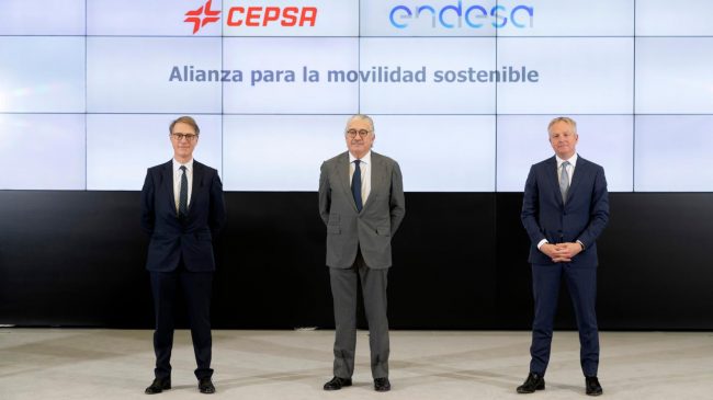 Cepsa y Endesa se alían para crear la mayor red de carga rápida para vehículos eléctricos