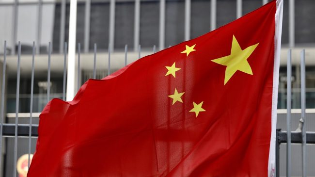 China rebaja el tipo de interés de referencia por primera vez en 20 meses