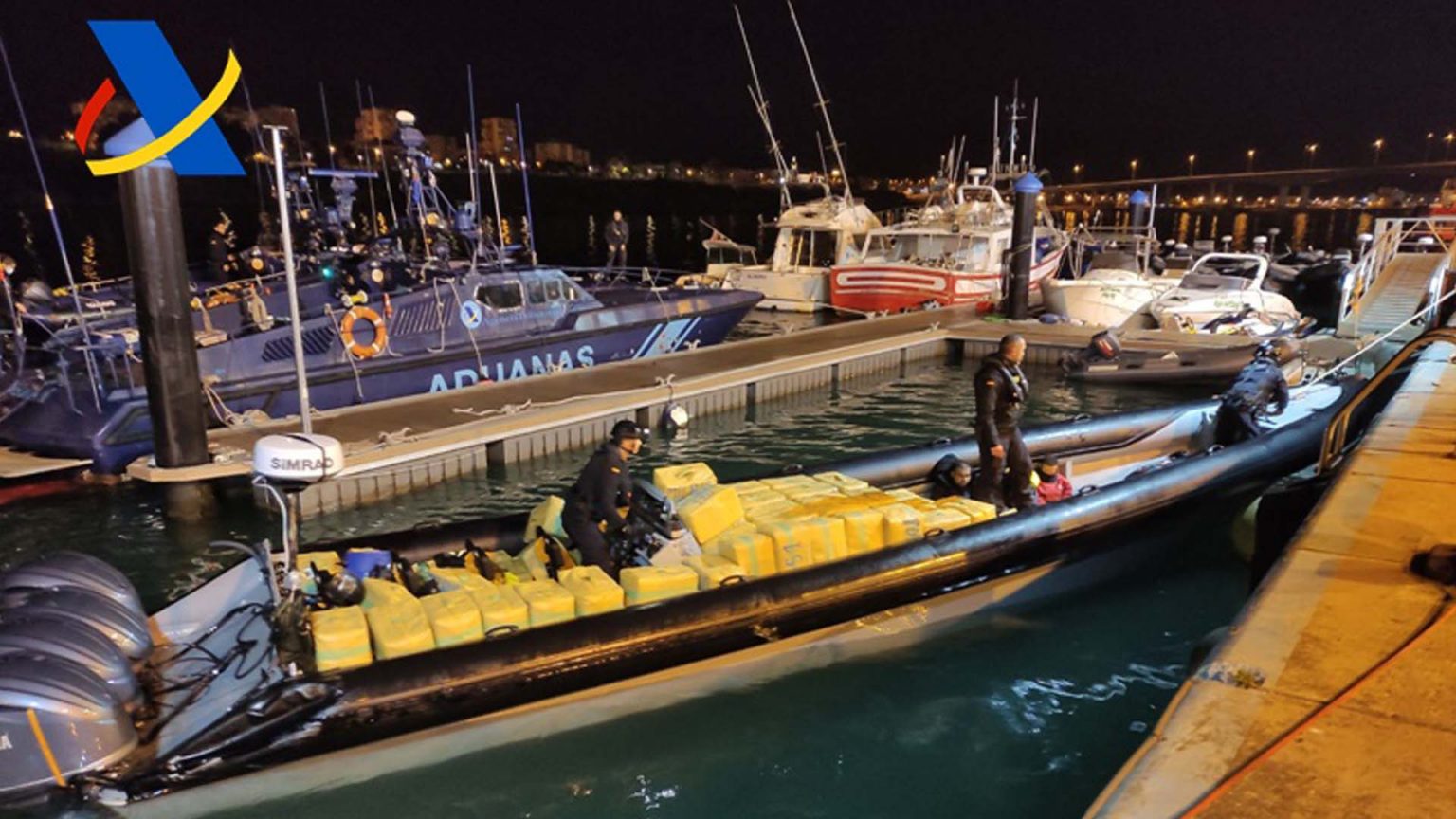 Intervenida una ‘narcolancha’ con 4.700 kilos de hachís en aguas del Estrecho