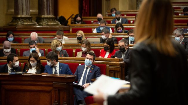 ERC rompe el bloque independentista y pacta con los Comunes los Presupuestos catalanes