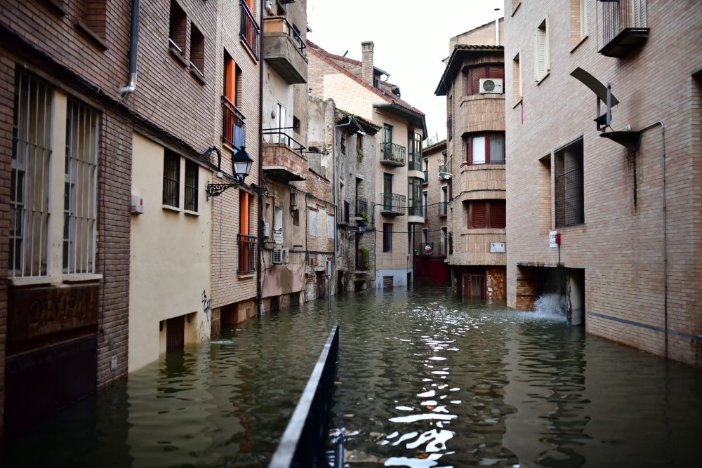 Tudela amanece inundada por el desbordamiento del río Ebro