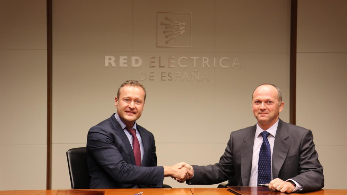 Red Eléctrica se une con KKR para invertir en Reintel, el operador de fibra oscura