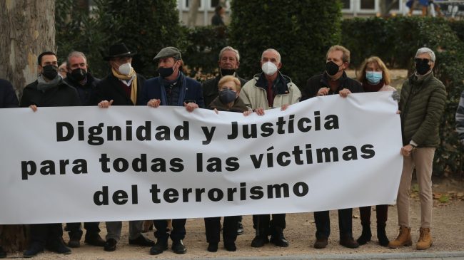 Las víctimas del terrorismo denuncian la humillación sufrida por el recibimiento del etarra 'Mortadelo'
