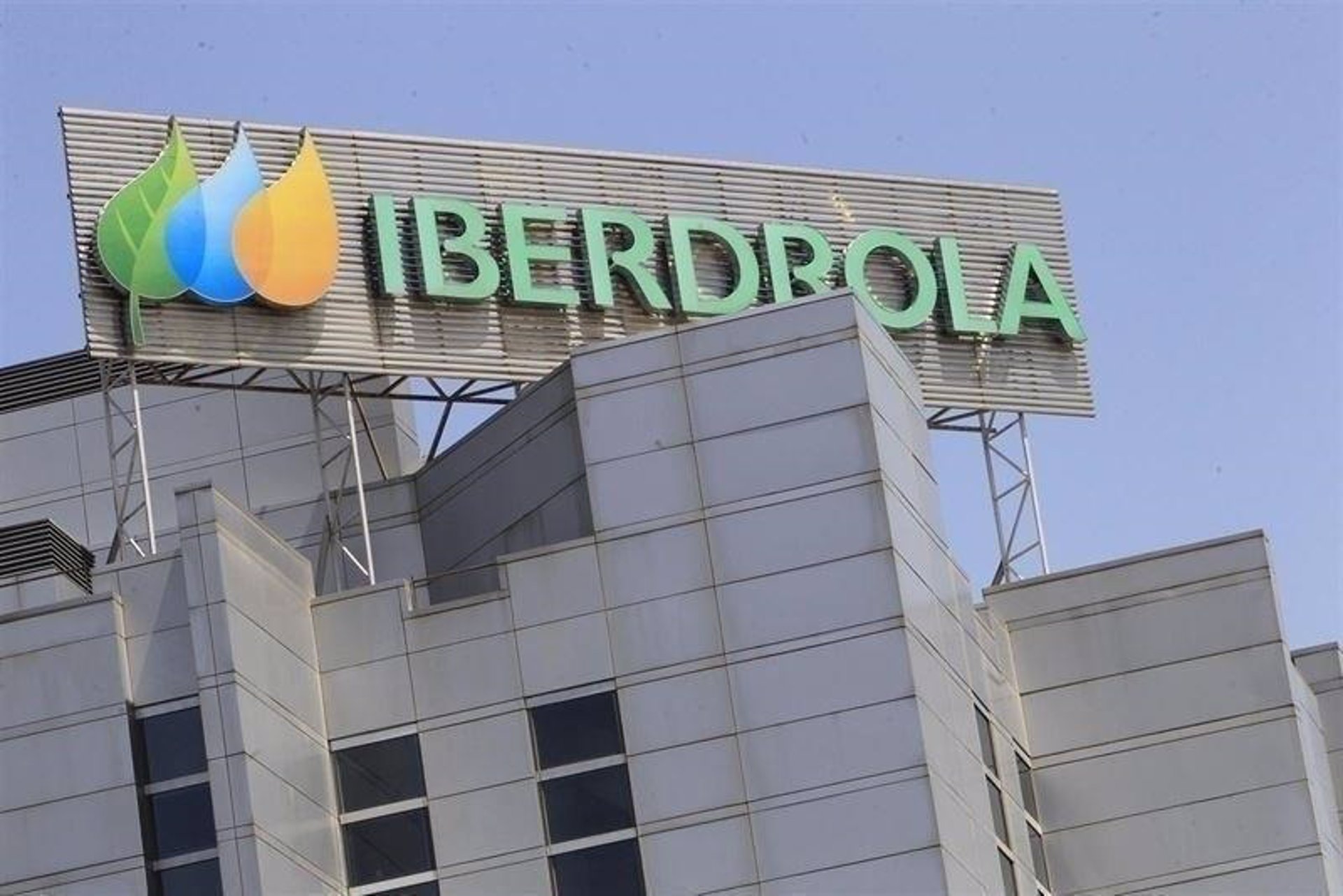 Iberdrola amplía su querella contra Del Olmo y le acusa  de «robo de facturas y revelar secretos»