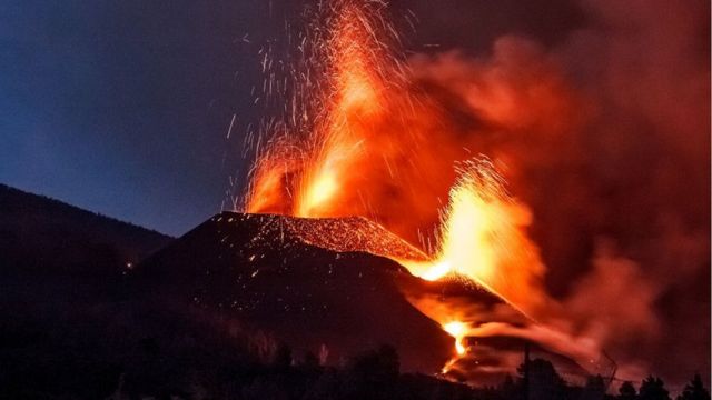 Primeras imágenes del interior del cráter más activo en La Palma