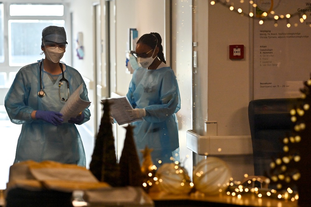 Los hospitales suspenden sus celebraciones de Navidad entre sanitarios tras el brote de Málaga: «No es justo»