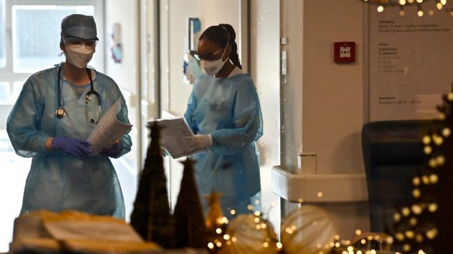 Los hospitales suspenden sus celebraciones de Navidad entre sanitarios tras el brote de Málaga: «No es justo»