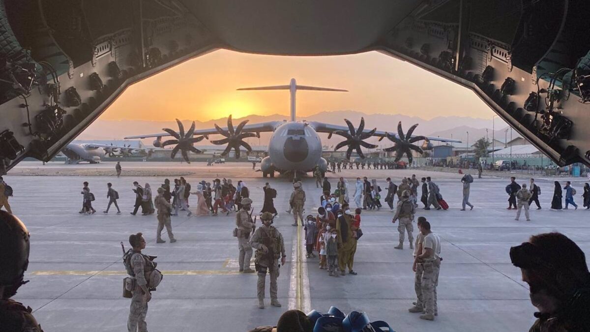 Defensa culmina un intenso año marcado por la «ejemplar» misión de rescate en Afganistán