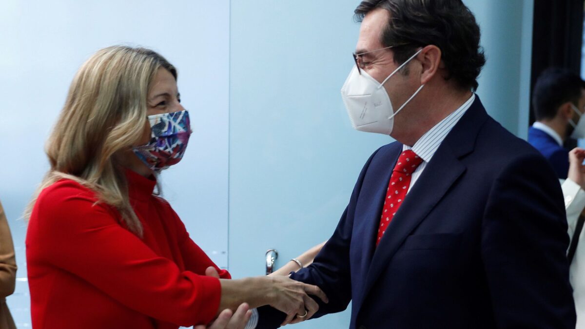 Yolanda Díaz carga contra Garamendi por su nuevo contrato con la CEOE: «Le pido que sea coherente»