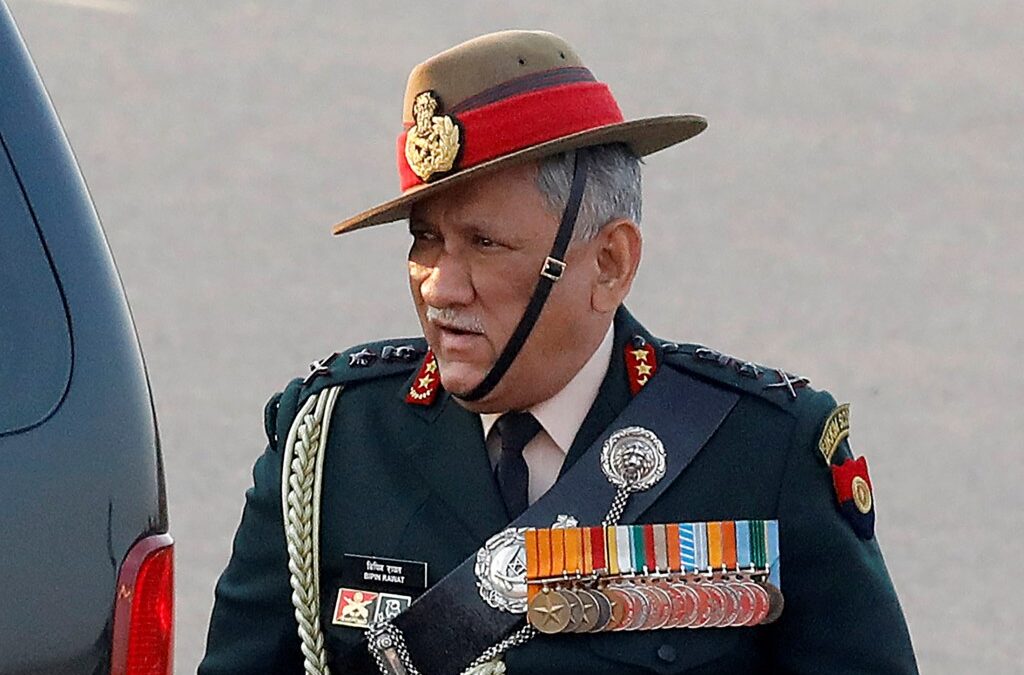Muere el jefe del Estado Mayor de India junto a 12 soldados tras estrellarse el helicóptero en el que viajaban