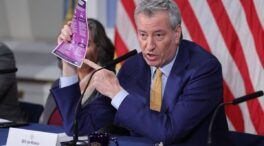 Nueva York impone la vacuna al sector privado y a todos los niños mayores de 5 años