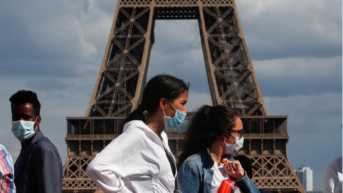 La mascarilla vuelve a ser obligatoria en las calles de París