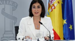 Darias contradice a Sánchez: habrá que llevar la mascarilla en la calle aunque se guarde distancia de seguridad