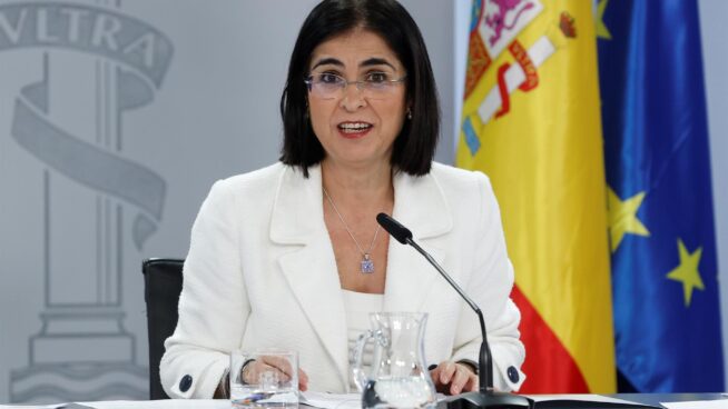 Darias contradice a Sánchez: habrá que llevar la mascarilla en la calle aunque se guarde distancia de seguridad
