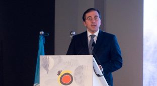 El 'número tres' de Exteriores cesó tras un choque con Albares por las cumbres de UE