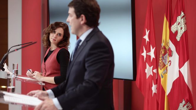 El consejo que Ayuso dio a Mañueco para anunciar el adelanto electoral con un tuit