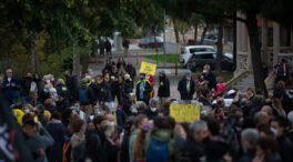 (VÍDEO) La presión y el acoso del independentismo va más allá: 350 personas protestan en Canet contra el 25% de castellano en las aulas