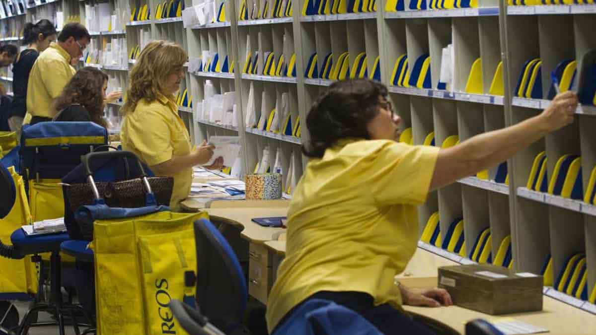 UGT y CCOO convocan una huelga general en Correos los días 5, 7 y 12 de enero