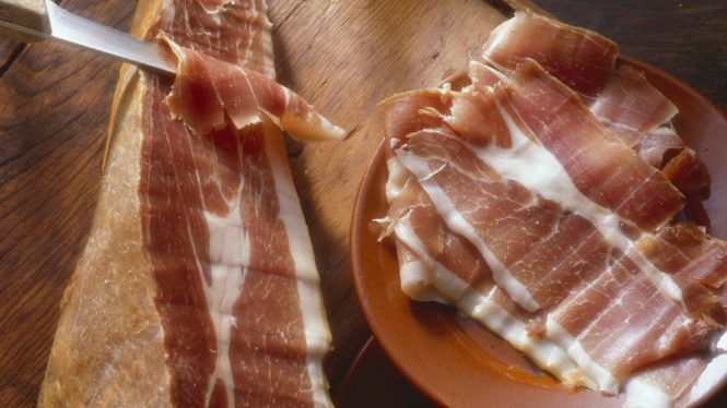 El embutido más saludable para Navidad: ¿es mejor el jamón, el lomo o el chorizo?