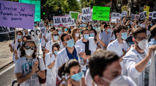 Mónica García dice que Ayuso «traspasó una línea» al acusar a los sanitarios de «boicotear» la AP
