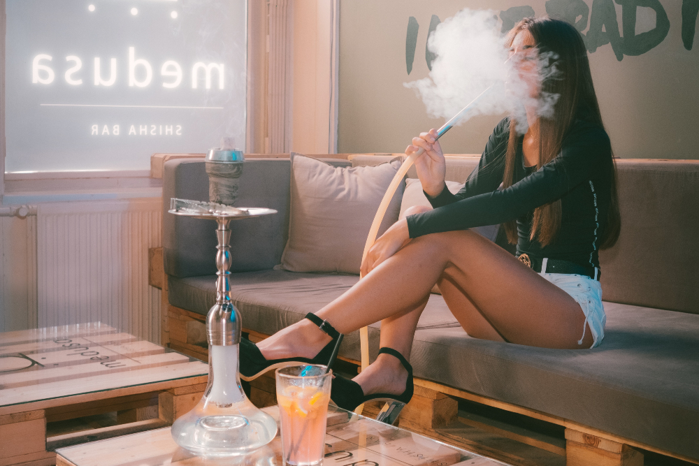 Fumar en cachimba, un riesgo para la salud similar al del cigarrillo
