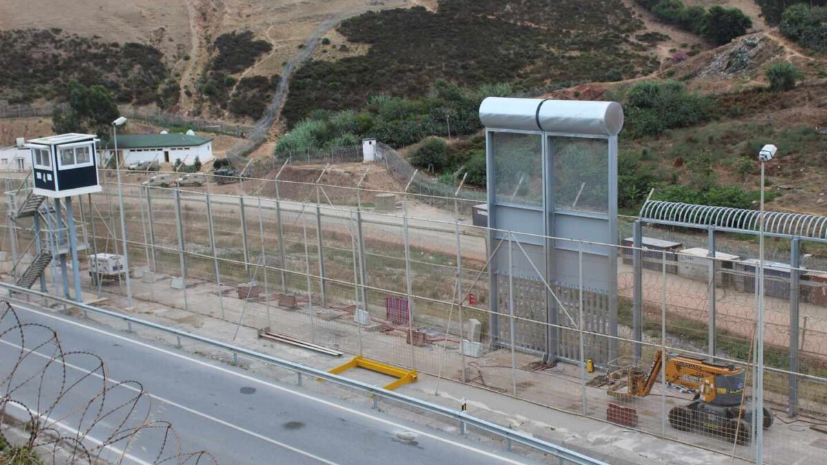 Tres inmigrantes subsaharianos consiguen entrar en Ceuta saltando la valla desde Marruecos