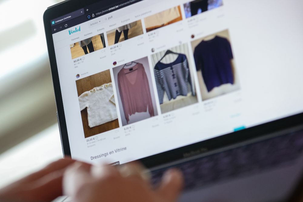 Dónde vender (y comprar) ropa de segunda mano desde el móvil