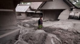 Al menos 15 muertos y 27 desaparecidos por la erupción del volcán Semeru en Indonesia