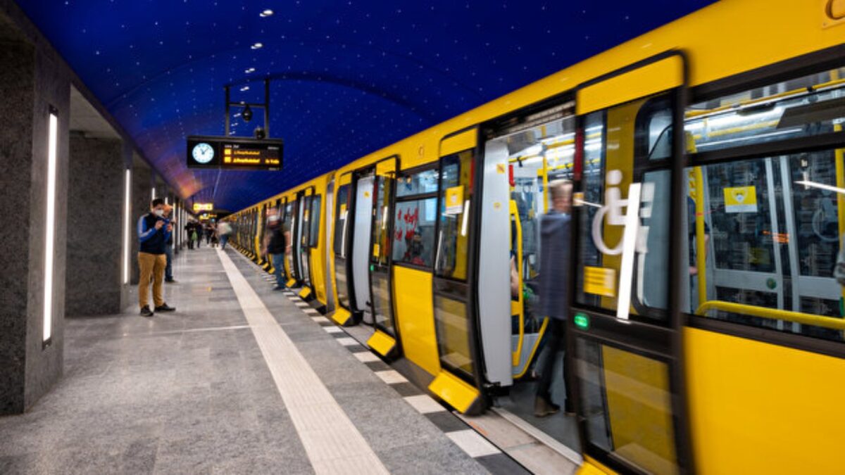El metro de Berlín propone «comerse el estrés» con un billete comestible de cannabis