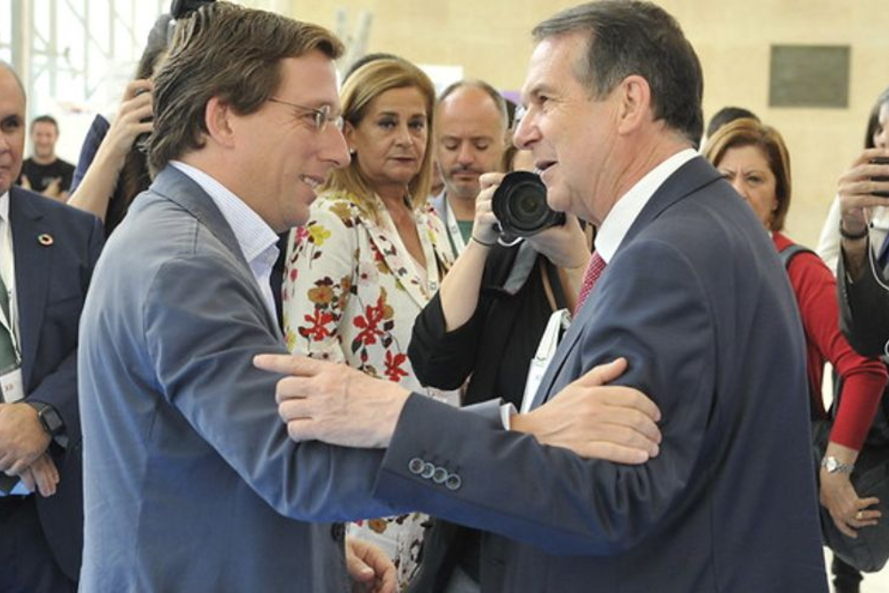 Almeida pide a Abel Caballero que emule a Feijóo y aborde la financiación municipal con alcaldes «de distintos partidos»