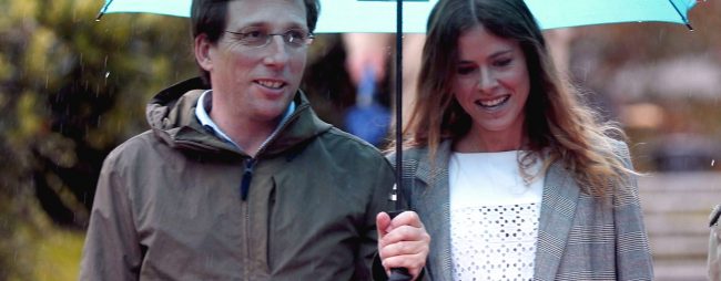 Almeida recibe una sorpresa en la puerta de su casa: ¿ha sido Bea Fanjul?