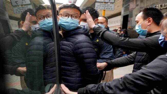 Cierra un medio de comunicación opositor en Hong Kong tras la detención de sus directivos