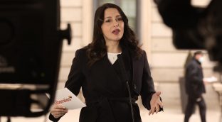 Génova cierra la puerta a listas conjuntas con Ciudadanos en Andalucía y pide «unificar el voto de centroderecha en el PP»