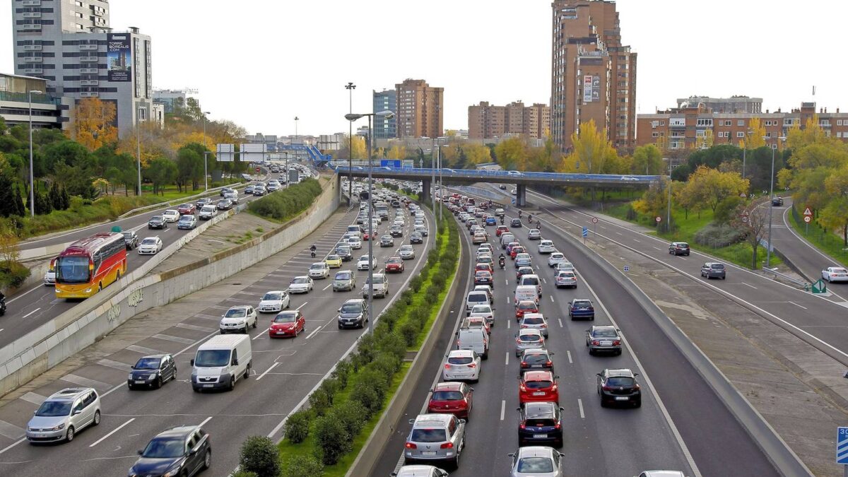 Madrid limita a 70 km/hora la velocidad en la M-30 y los accesos por la polución