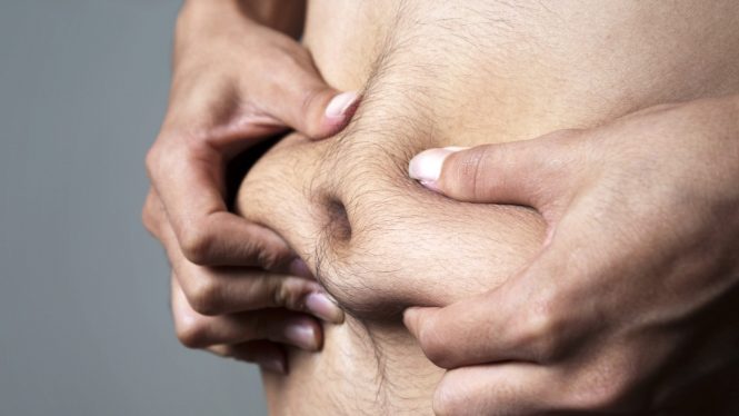 Por qué los hombres con barriga triunfan tanto entre las mujeres