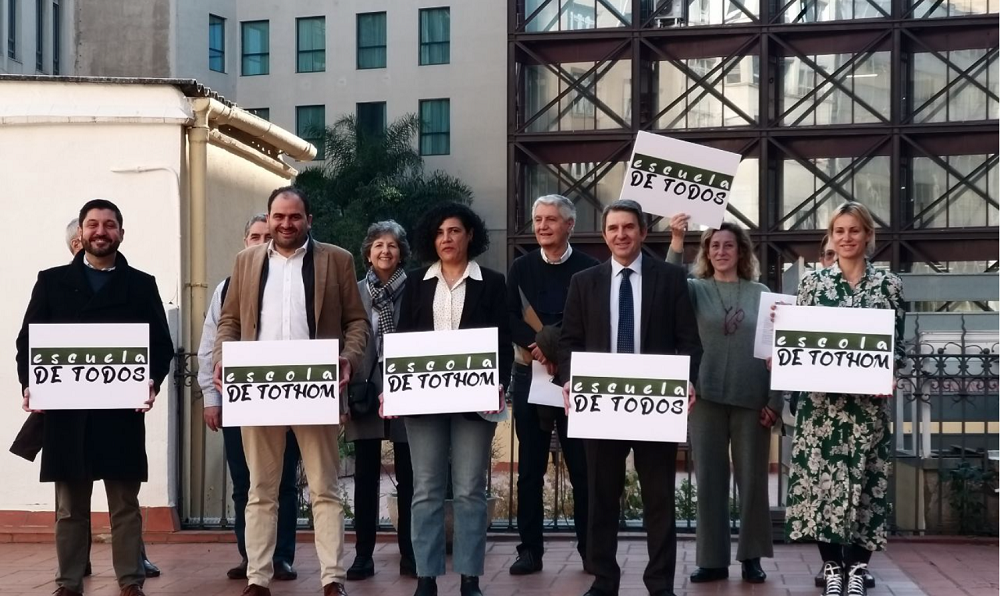 Las entidades a favor del bilingüismo se unen para animar a más padres a pedir el 25% de castellano