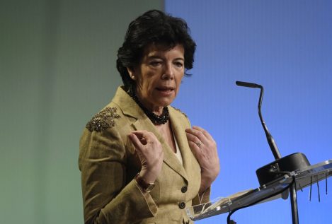 Celaá se escandaliza ahora por el contenido de los libros de texto