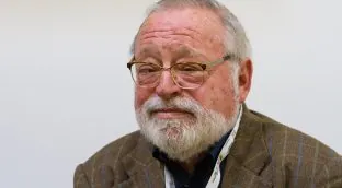 Fernando Savater: «Hasta el PNV está preocupado por la cancha que da el PSOE a Bildu»