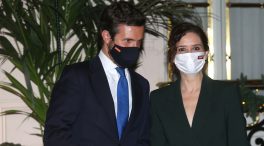 Casado y Ayuso firman una tregua ante Rajoy mientras Soraya se lleva los abrazos
