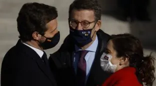 Feijóo lideró la avalancha de críticas que forzaron las «excepciones» de Sánchez con las mascarillas