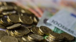 Baleares y Canarias encabezaron los descensos del PIB en 2020, frente a Extremadura, donde menos bajó