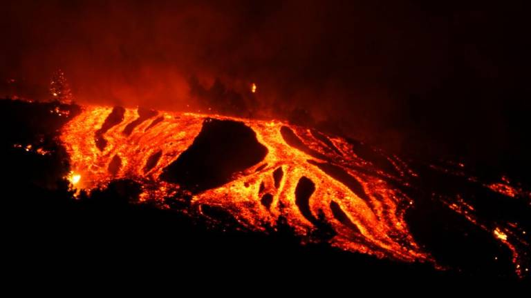 (VÍDEO) Digno de ‘Mordor’: las espectaculares imágenes  del volcán de La Palma a vista de dron