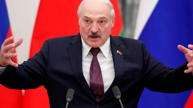 Lukashenko desmiente la supuesta movilización encubierta y asegura ahora que Bielorrusia no entrará en la guerra de Ucrania