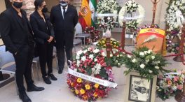 Familiares y amigos dan el último adiós a Manolo Santana en Marbella