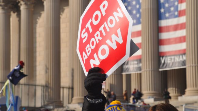 El Supremo de EE.UU. insinúa que impondrá nuevos límites al aborto en el país