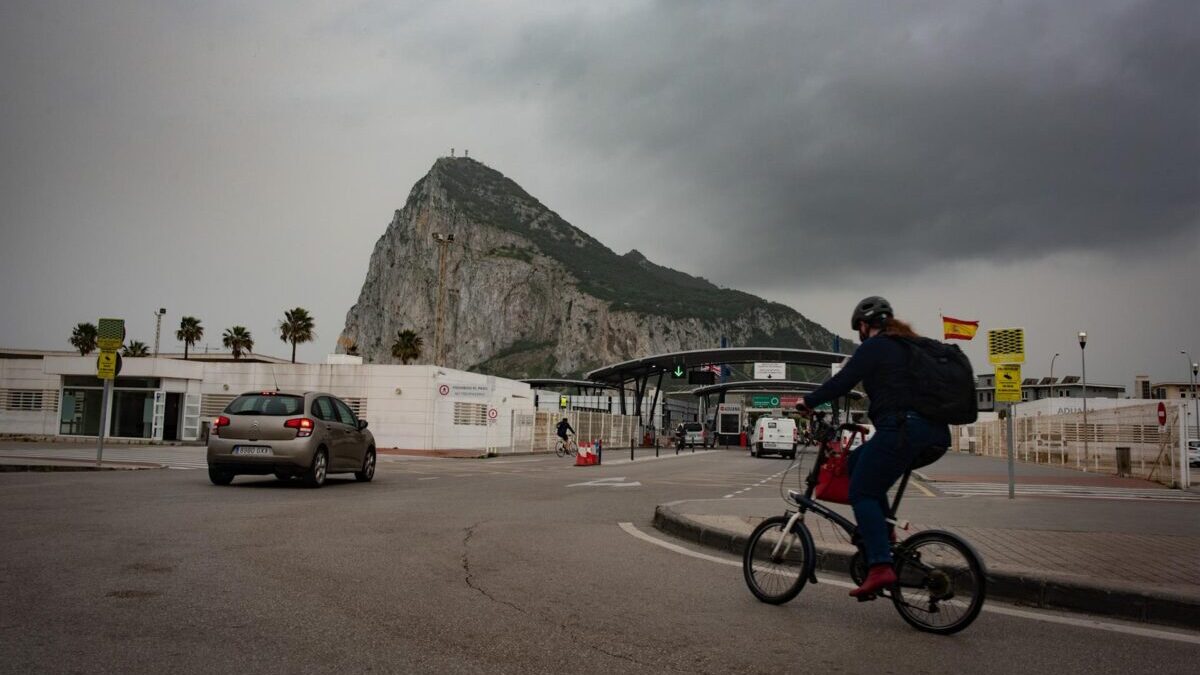 El linchamiento a dos agentes aduaneros deriva en un conflicto diplomático con Gibraltar