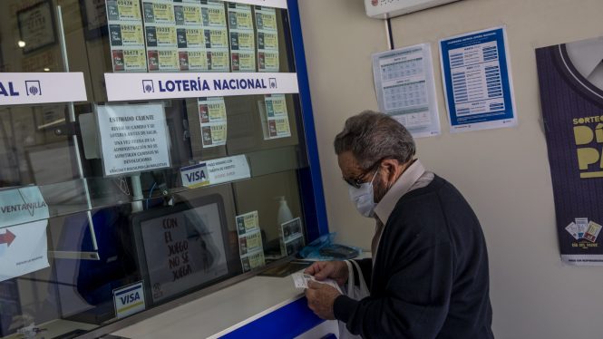 La estrategia legal para no pagar Hacienda en caso de que te toque la Lotería de Navidad