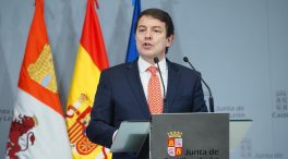El PP de Mañueco rozaría la mayoría absoluta en Castilla y León a costa de Ciudadanos, según una encuesta