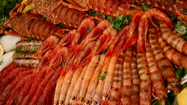 Cómo cocer marisco para que quede perfecto: gambas, langostinos, cigalas y langostas