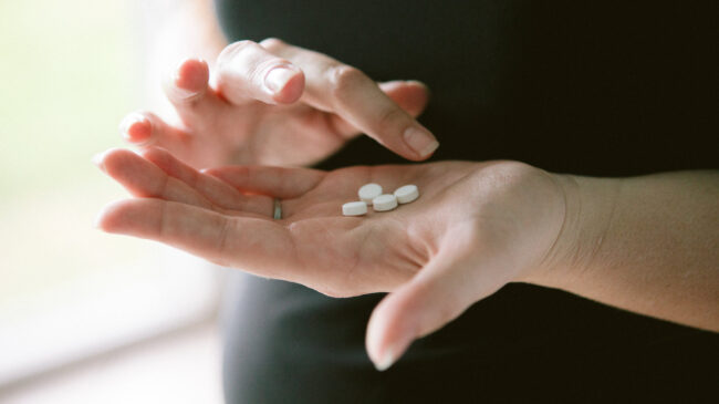 EE.UU. elimina una restricción a la píldora anticonceptiva en plena batalla legal sobre el aborto